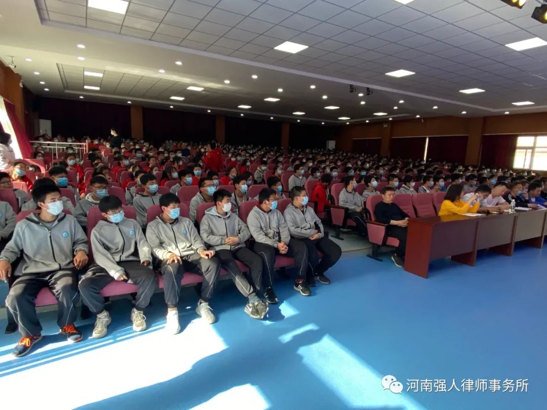 强人公益|王文学律师深入中学校园宣讲《民法典》(图4)
